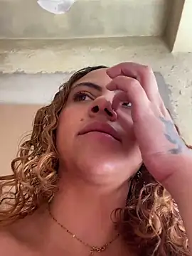 Chloe Leaozinho online show from 06-30-26, 03:23