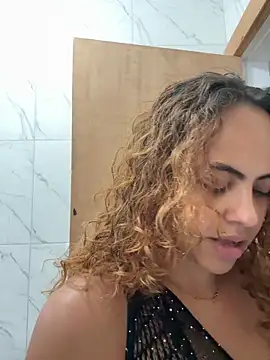 Snapshot of Chloe_Leaozinho chatting on 10-13-25, 08:32 Chloe Leaozinho online show from 10-13-25, 08:32