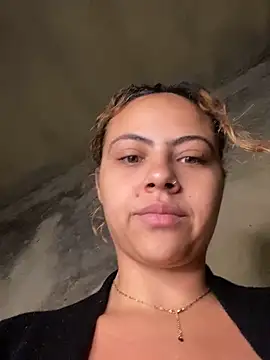 Snapshot of Chloe_Leaozinho chatting on 05-11-26, 01:34 Chloe Leaozinho online show from 05-11-26, 01:34