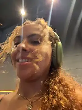 Snapshot of Chloe_Leaozinho chatting on 02-20-26, 03:36 Chloe Leaozinho online show from 02-20-26, 03:36