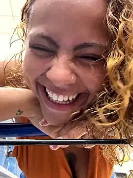 Snapshot of Chloe_Leaozinho chatting on 02-08-26, 03:32 Chloe Leaozinho online show from 02-08-26, 03:32