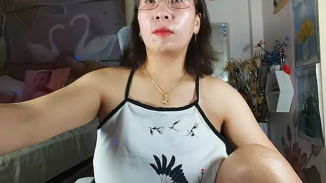 Snapshot of lyly_asian chatting on 07-25-26, 02:23 lyly asian online show from 07-25-26, 02:23
