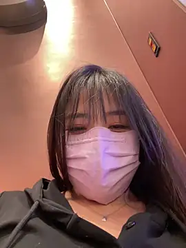 Snapshot of xiao-mo520 chatting on 05-03-26, 10:20 xiao-mo520 online show from 05-03-26, 10:20