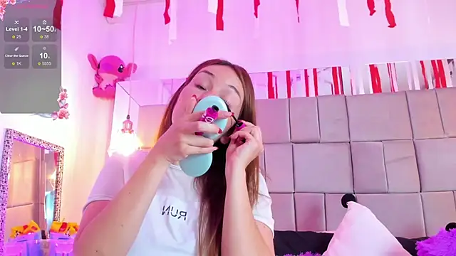 antoneella jones online show from 11-05-25, 07:39