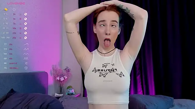 Snapshot of Honeyfern chatting on 10-08-25, 11:16 Honeyfern online show from 10-08-25, 11:16