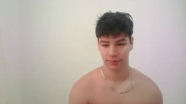 Snapshot of zeus_181 chatting on 06-14-26, 01:45 zeus 181 online show from 06-14-26, 01:45