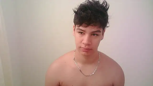 Snapshot of zeus_181 chatting on 06-15-26, 01:00 zeus 181 online show from 06-15-26, 01:00