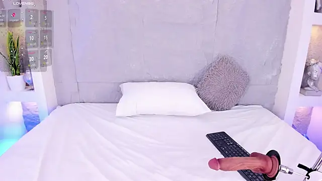 LovelyEyesx online show from 05-14-26, 03:53