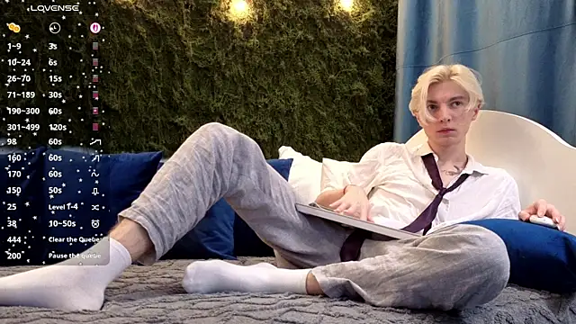 fiachand online show from 11-21-25, 09:14