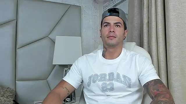 Snapshot of andres-clark92 chatting on 09-21-25, 05:40 andres-clark92 online show from 09-21-25, 05:40
