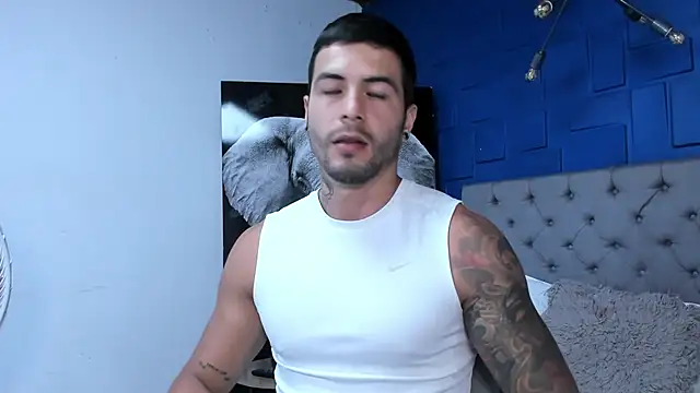 Snapshot of andres-clark92 chatting on 09-29-25, 05:40 andres-clark92 online show from 09-29-25, 05:40