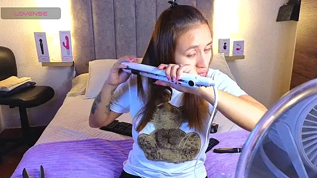 juliana-mancini online show from 11-12-25, 08:01