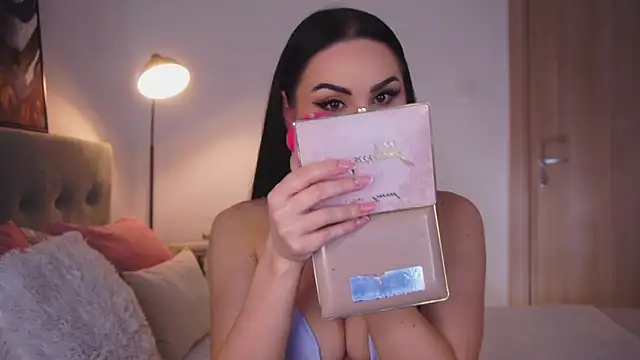 LauLaveau online show from 02-08-26, 04:26