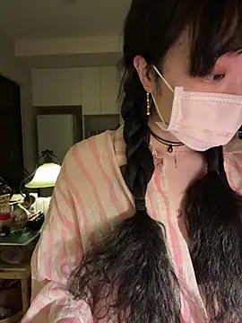 Snapshot of Etherealcat33 chatting on 12-15-25, 04:24 Etherealcat33 online show from 12-15-25, 04:24