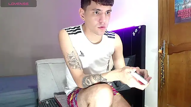 Matteo12  online show from 04-15-26, 03:23