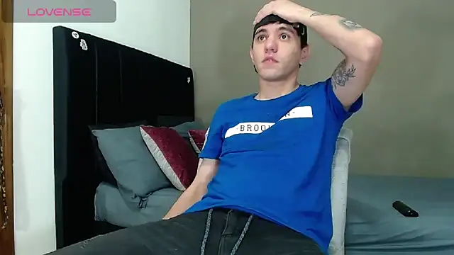 Matteo12  online show from 02-11-26, 04:56