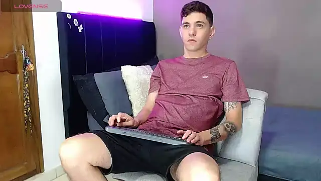 Matteo12  online show from 04-10-26, 12:06