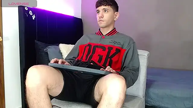 Matteo12  online show from 04-14-26, 04:39