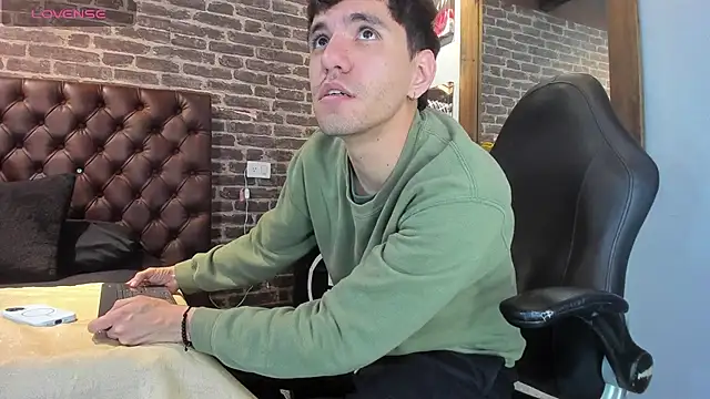 Matteo12  online show from 10-24-25, 03:49