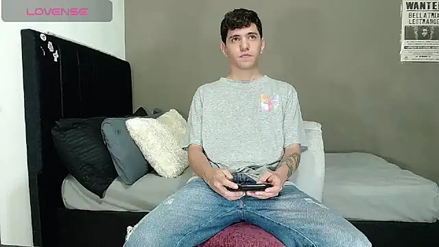 Matteo12  online show from 03-27-26, 02:42