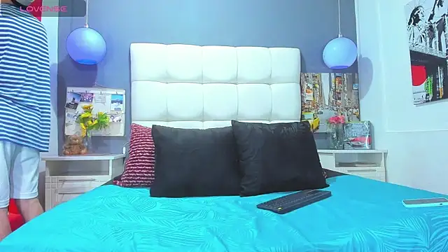 Matteo12  online show from 10-31-25, 03:03