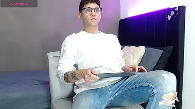 Matteo12  online show from 04-18-26, 01:30