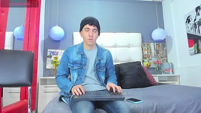 Matteo12  online show from 10-25-25, 03:38