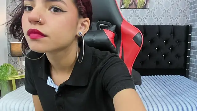 Snapshot of Kittypetite11 chatting on 09-12-25, 02:01 Kittypetite11 online show from 09-12-25, 02:01