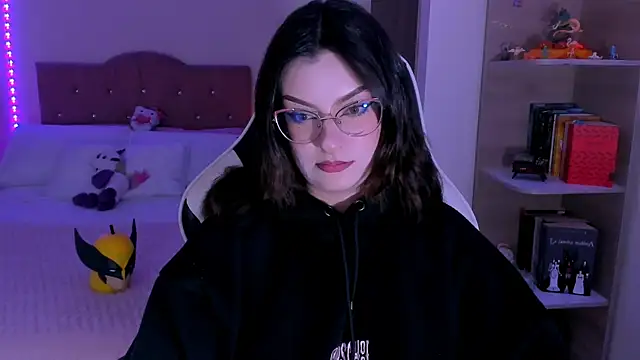 OphelianaRose33 online show from 12-20-25, 10:45