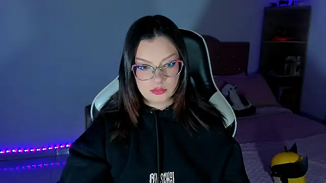 OphelianaRose33 online show from 05-16-26, 06:51