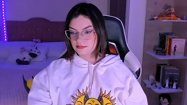 OphelianaRose33 online show from 12-18-25, 09:51