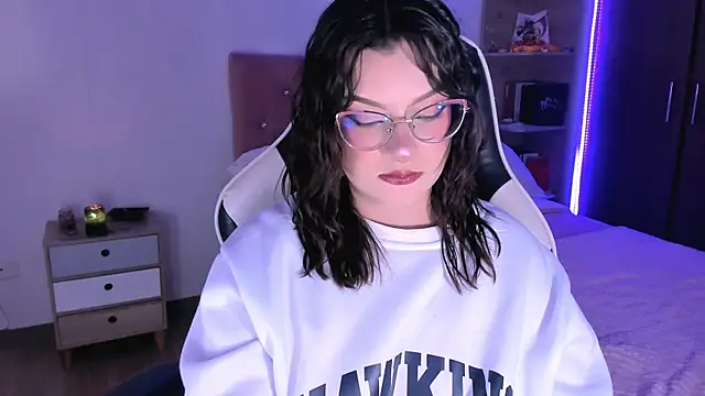 OphelianaRose33 online show from 09-28-25, 09:11