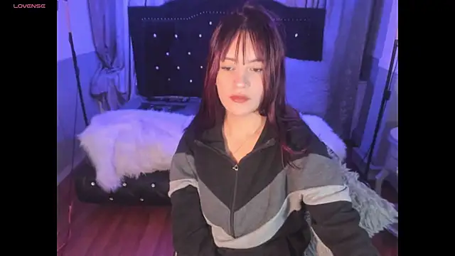 Snapshot of Jolie_price chatting on 10-20-25, 01:51 Jolie price online show from 10-20-25, 01:51