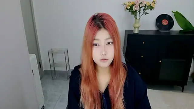 Snapshot of xiaouli chatting on 10-19-25, 02:03 xiaouli online show from 10-19-25, 02:03