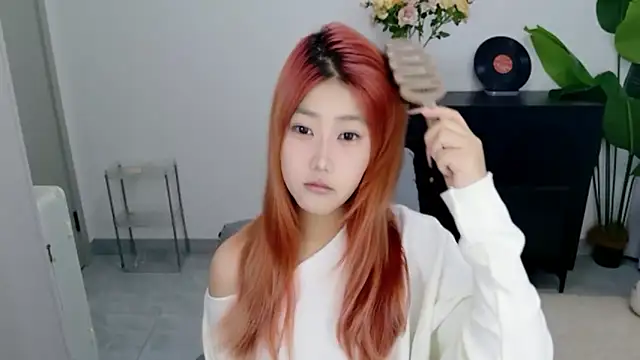 Snapshot of xiaouli chatting on 10-18-25, 02:35 xiaouli online show from 10-18-25, 02:35