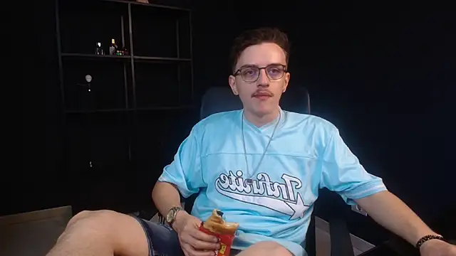 Snapshot of FelixStarkk chatting on 06-11-26, 04:31 FelixStarkk online show from 06-11-26, 04:31