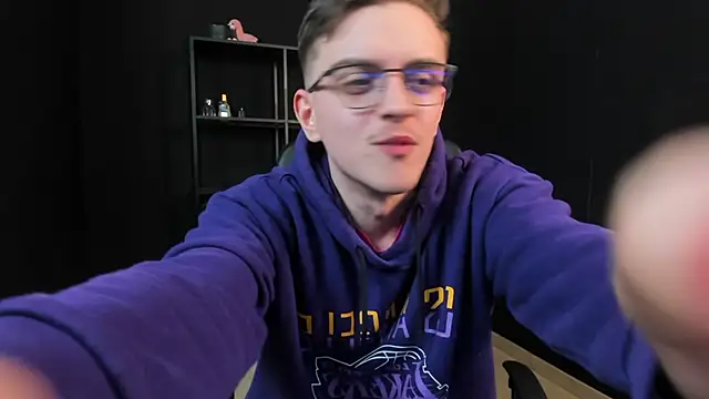 Snapshot of FelixStarkk chatting on 04-30-26, 04:47 FelixStarkk online show from 04-30-26, 04:47