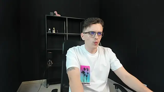 Snapshot of FelixStarkk chatting on 05-06-26, 04:16 FelixStarkk online show from 05-06-26, 04:16