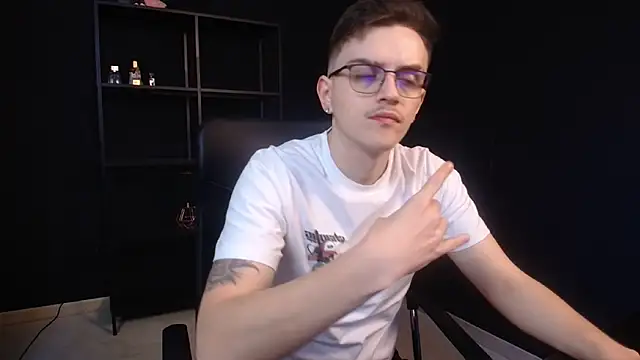Snapshot of FelixStarkk chatting on 05-16-26, 05:28 FelixStarkk online show from 05-16-26, 05:28