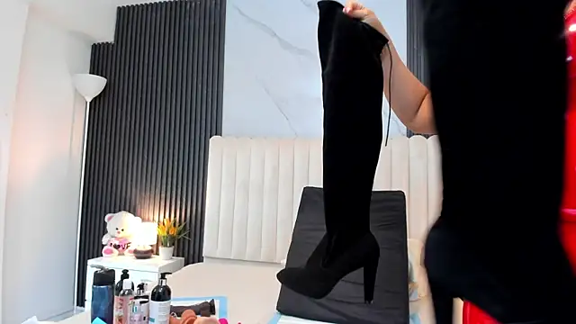 Samantha Claus online show from 11-17-25, 11:53