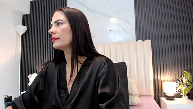 Samantha Claus online show from 11-15-25, 04:05