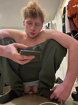 Snapshot of Novvikk88 chatting on 05-15-26, 04:10 Novvikk88 online show from 05-15-26, 04:10