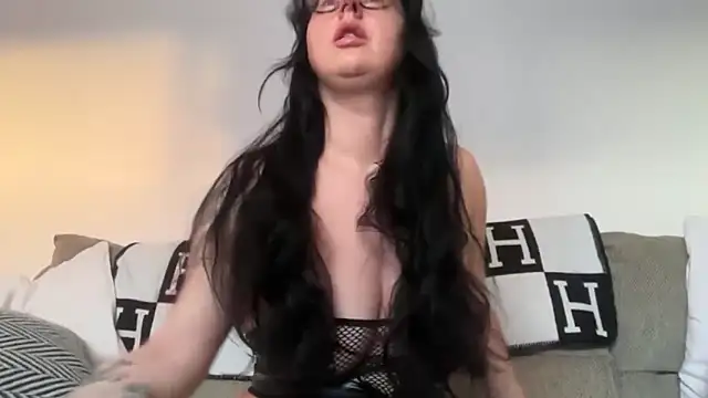 That English Rose  online show from 10-27-25, 07:09