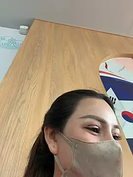 Linh 2004 online show from 04-13-26, 06:06