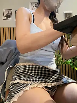 Snapshot of Linh_2004 chatting on 05-24-26, 06:13 Linh 2004 online show from 05-24-26, 06:13