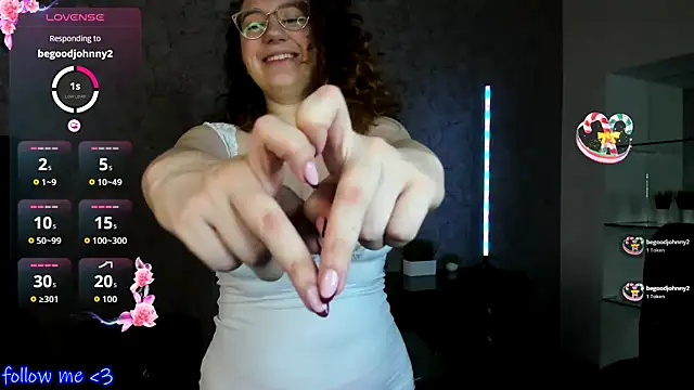 Snapshot of ellie_coy_ chatting on 10-19-25, 08:17 ellie coy online show from 10-19-25, 08:17