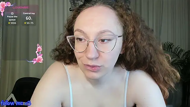 Snapshot of ellie_coy_ chatting on 10-21-25, 07:30 ellie coy online show from 10-21-25, 07:30