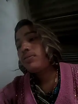 Hot raaani online show from 12-17-25, 01:43