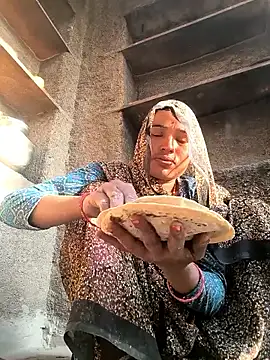 Hot raaani online show from 12-23-25, 03:06