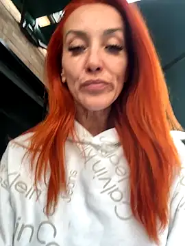 Snapshot of MikaelaBloom chatting on 10-11-25, 04:30 MikaelaBloom online show from 10-11-25, 04:30